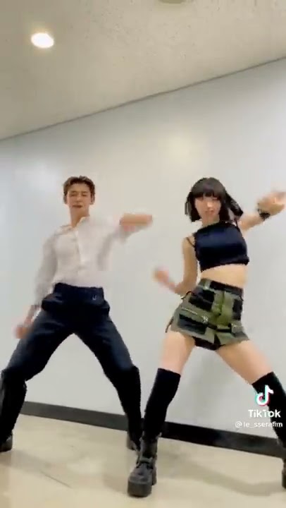 [TXT] yeonjun doing fearless tiktok with chaewon LE SSERAFIM