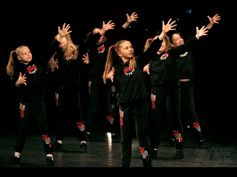 «ТАНЦУЙ С НАМИ», Ансамбль 'Школьные годы'. 'DANCE WITH US', Ensemble 'School Years'.