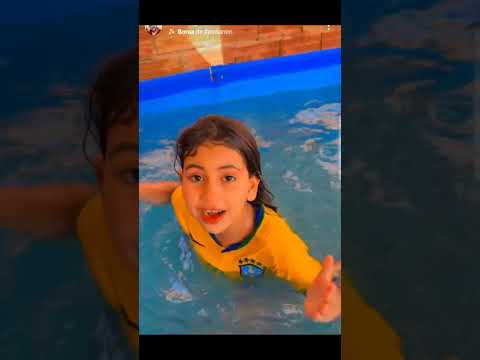 غميضة داخلة المسبح لعزاوي فاميلي قضات عليه الحرارة