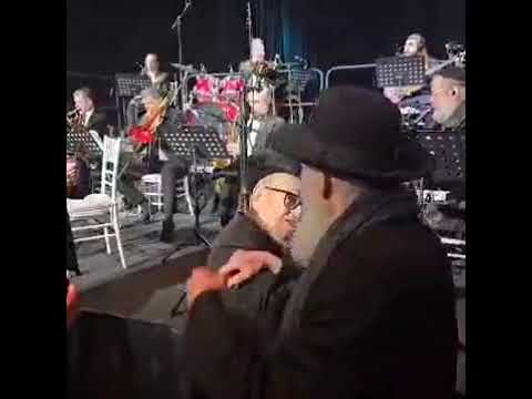 R' Shlomo Cunin & R' Moshe Feller Dance at the Kinus Hashluchim