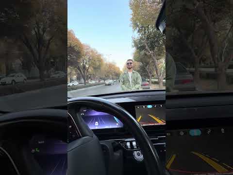 وقتي باهاش قهر ميكنم و ميخوام از روش رد شممم