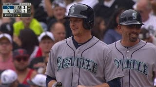 SEA@CWS: Hicks collects his first MLB hit in the 2nd
