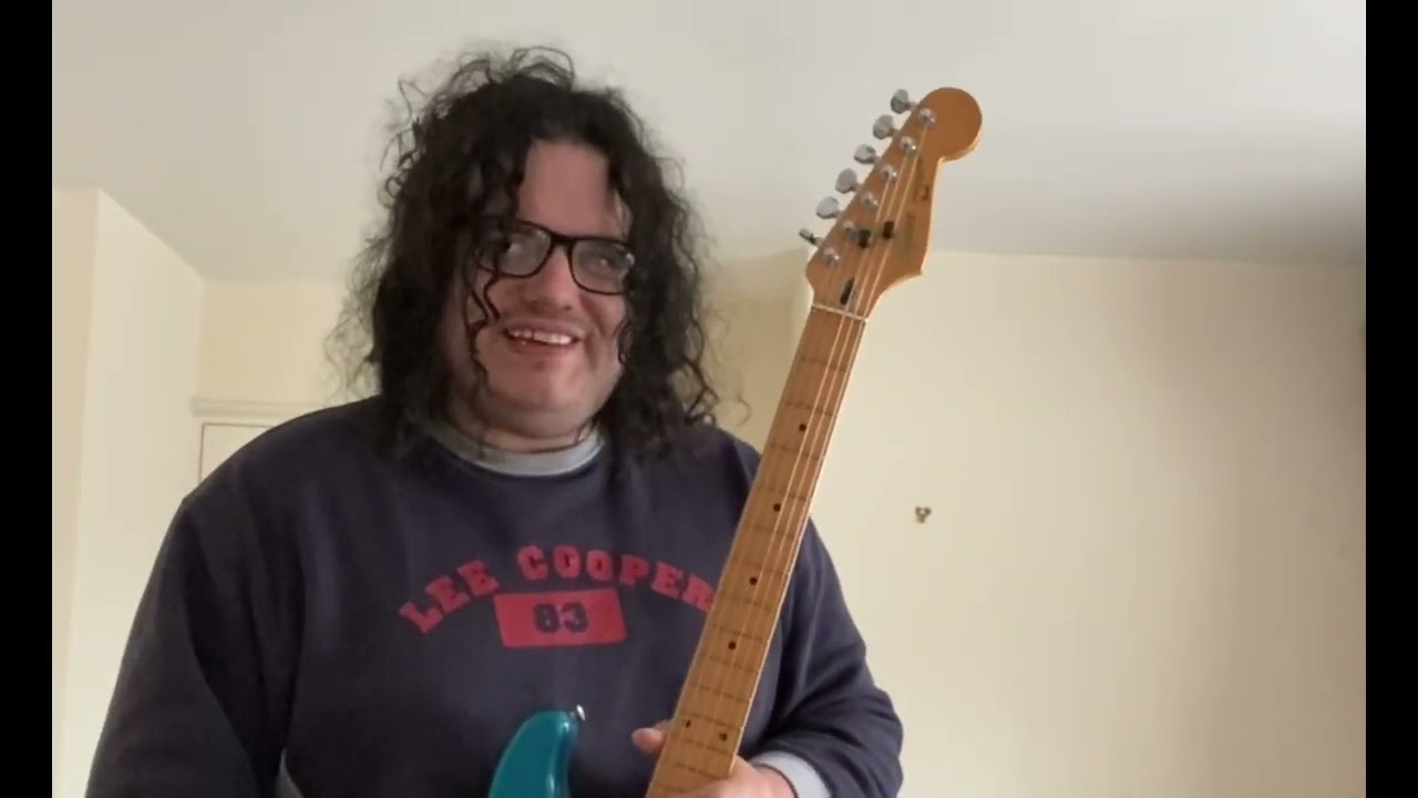 Fender Squier E series Stratocaster Korea E10 Lake Placid Blue (honest review new guitar 🎸 )