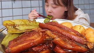 秋妹今天弄個把子肉，噴香滷汁兒配上大塊肉片，一口下去滿嘴流油太香了！ 【顏美食】