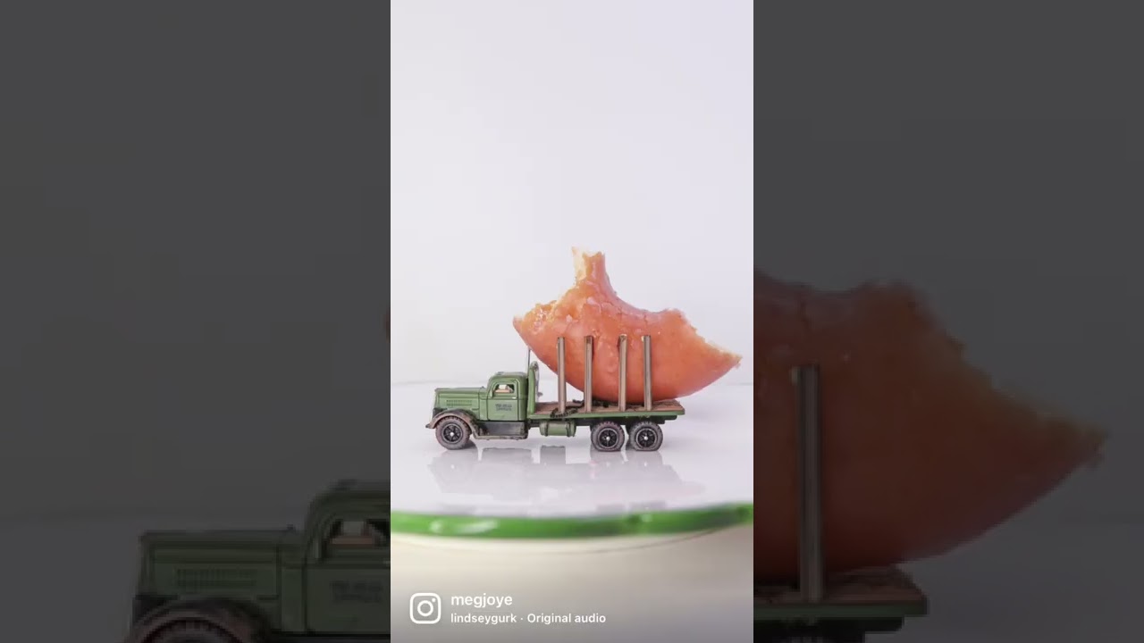 Off to go take pics to me my food again 🍓🍩 