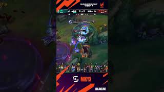 Mikyx with the MASSIVE Magnet Storm 🧲