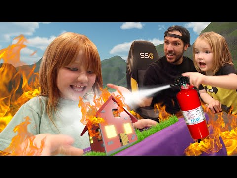 HOUSE FiRE ESCAPE!! 🔥 Roblox Family party for Niko’s birthday! Fashion Show with new Adley merch