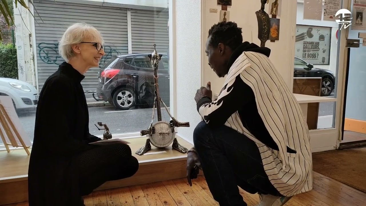 ⁣Le sculpteur Daouda Ouedraogo et la photographe Christophe Mercier à la Galerie Rêves d'Ailleur