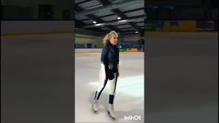 пытаюсь кататься , ледовый дворец г Бийск