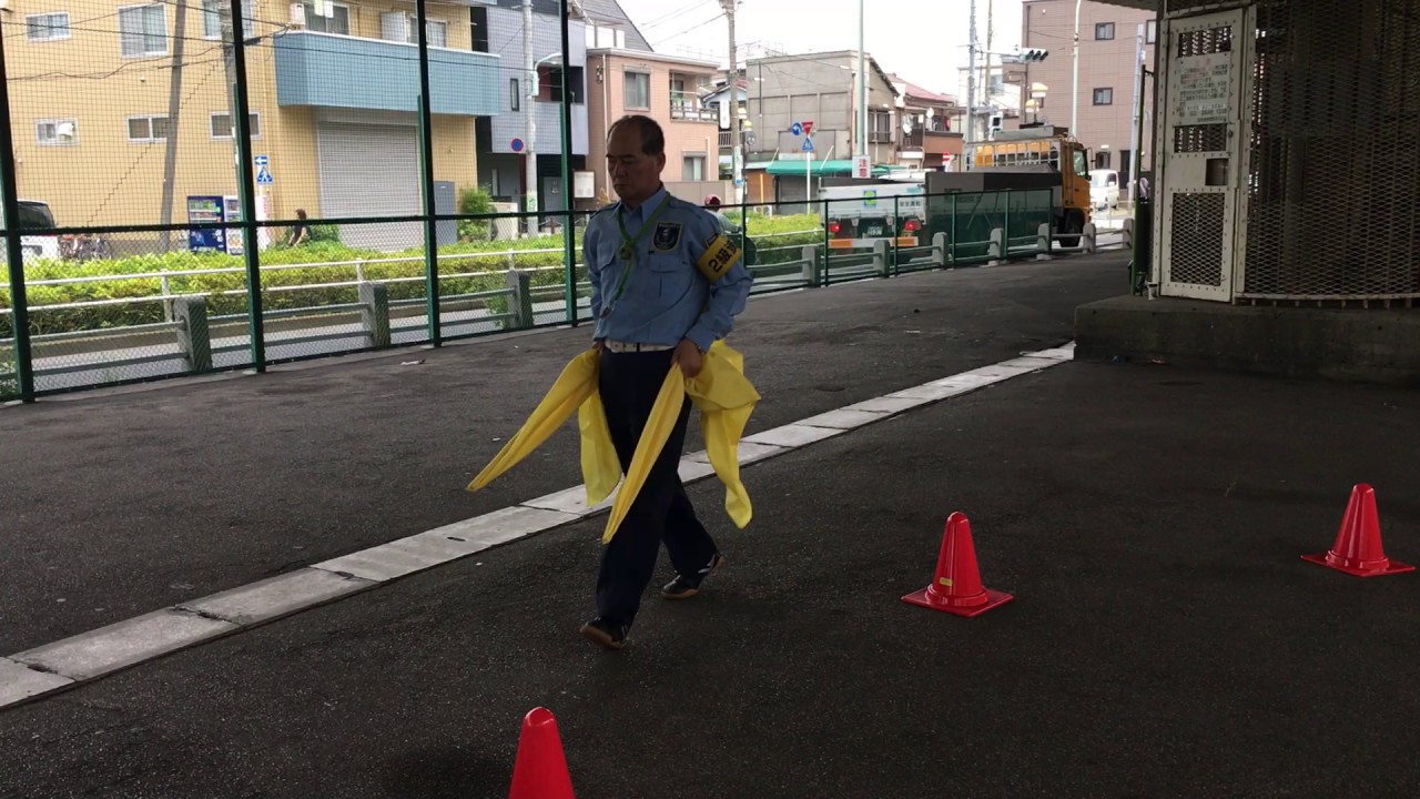 大旗による合図の実技訓練