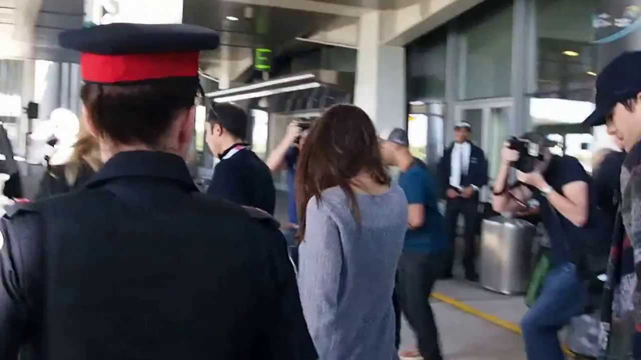 MILA KUNIS & ASHTON KUTCHER IN TORONTO FOR "FAMILY GUY LIVE" AT THE JUST FOR LAUGHS FESTIVAL