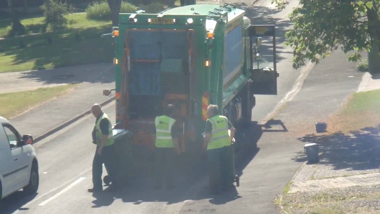 Creaky Bin Truck LOL (Really Creaky!) [HD]
