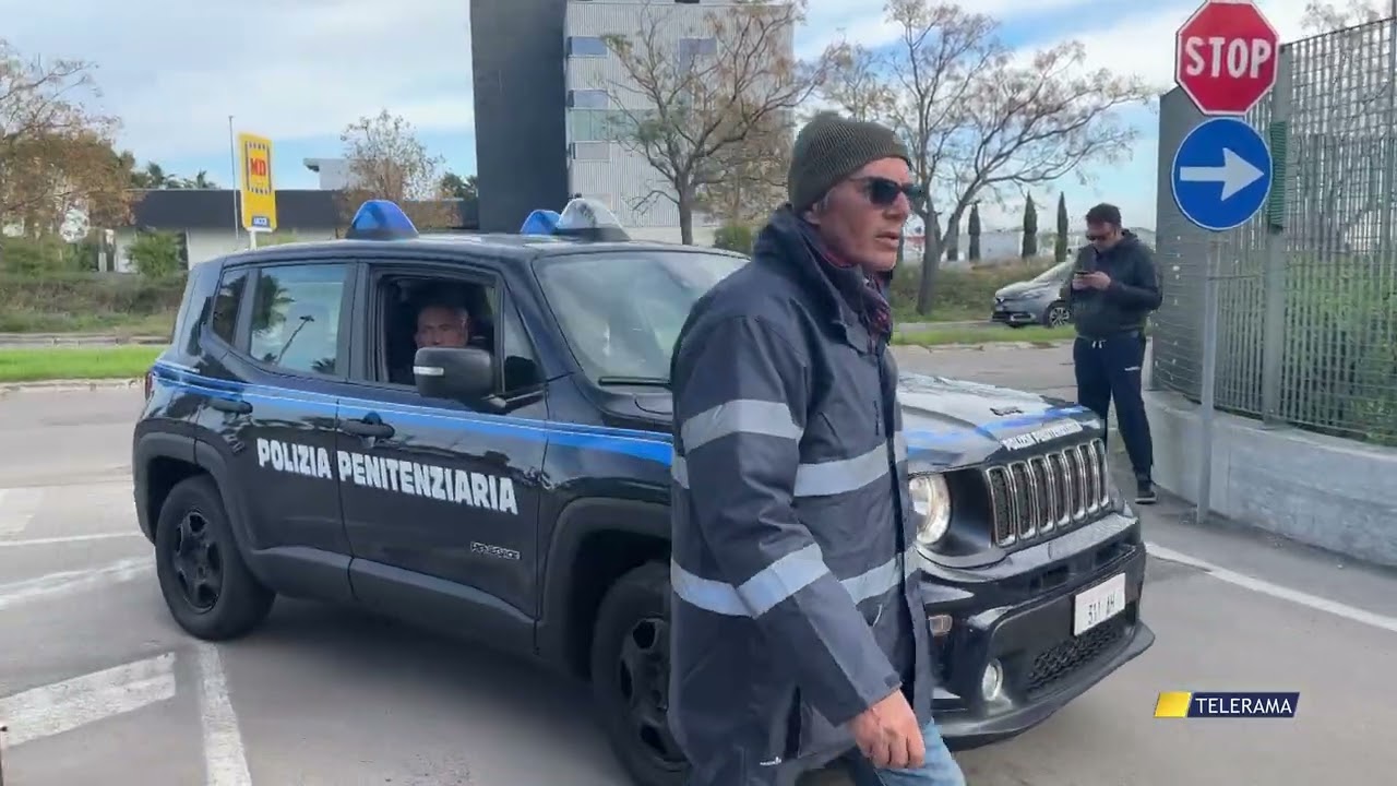 DETENUTO EVADE. GLI AGENTI SPARANO E LO BLOCCANO, TERRORE AL FAZZI