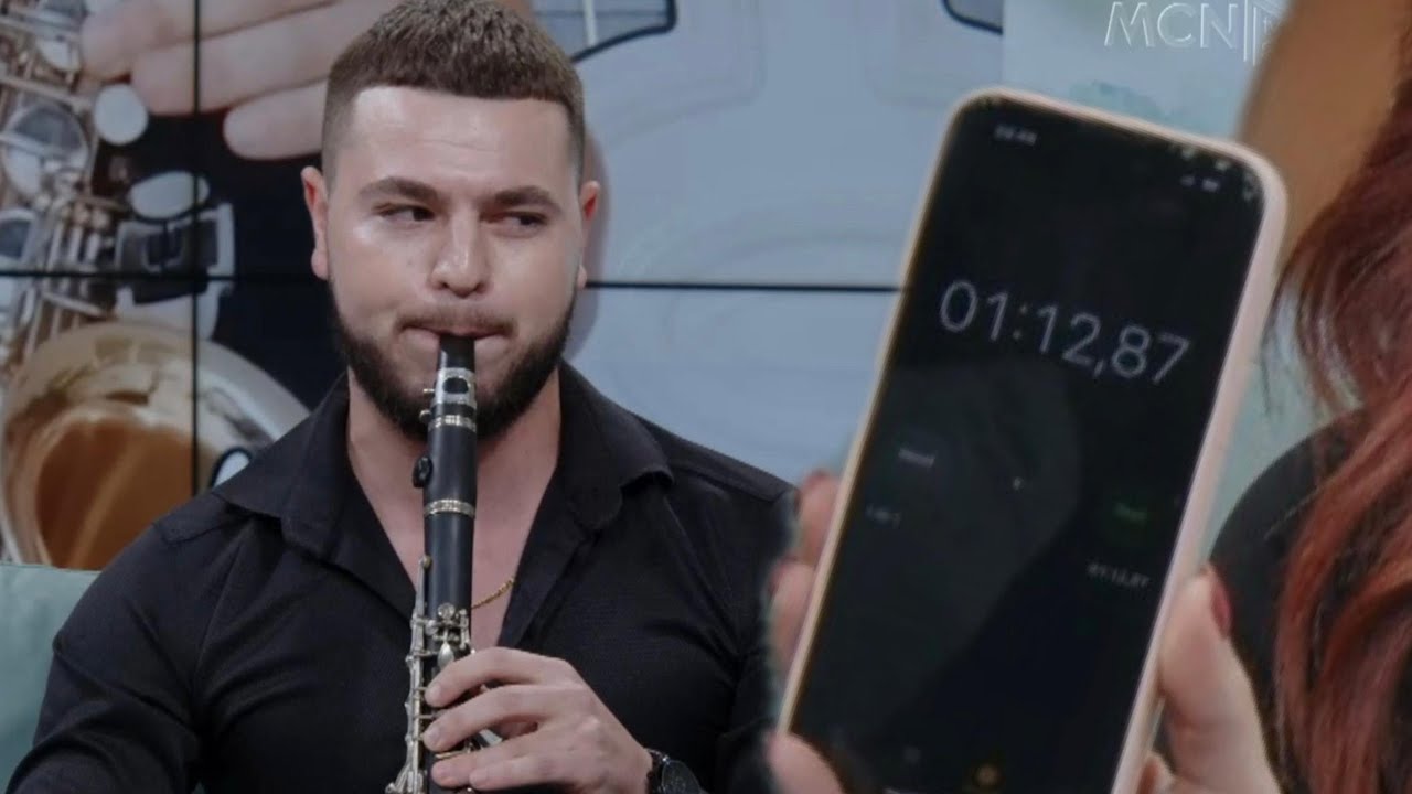 Çudit korçari/ 21-vjeçari mban frymën në klarinetë, gazetarja i vendos kronometër