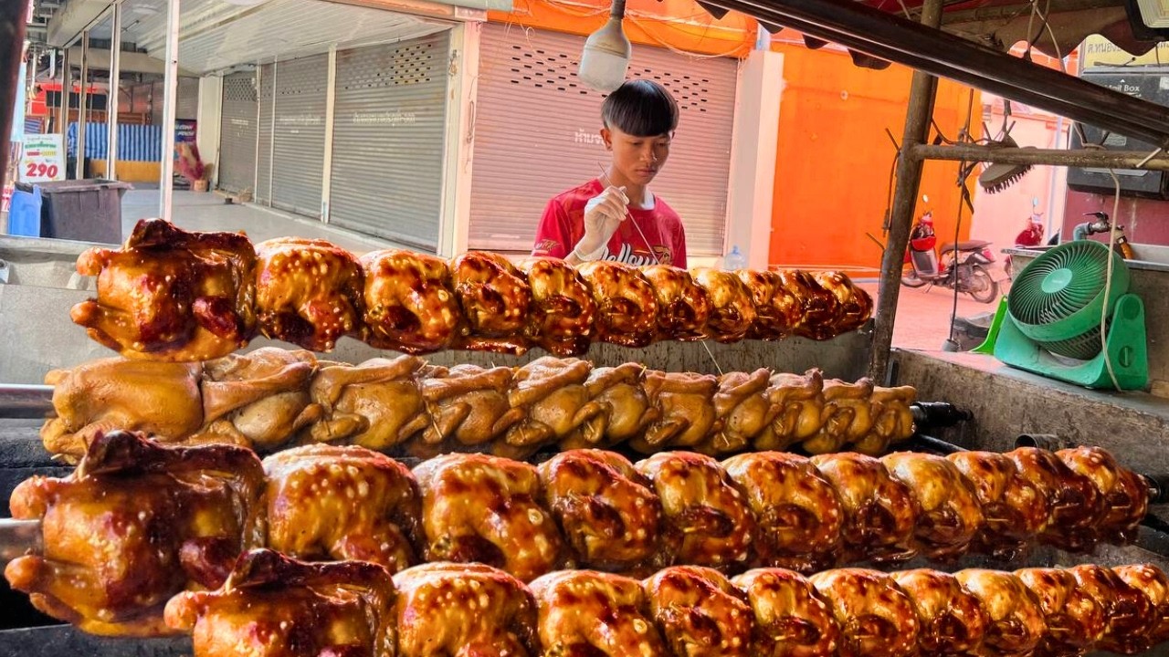 Sold Out Fast! 100 Grilled Chickens on Charcoal in Few Hours | Thai Street Food