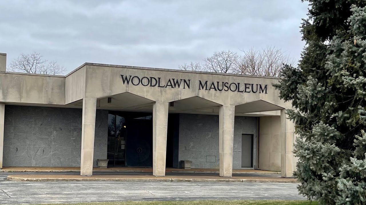 Woodlawn Mausoleum Forest Park, Illinois. Visiting My Family and Giving