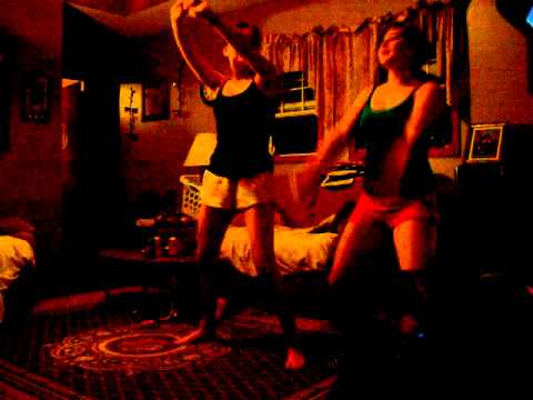 2 girls screwing - YouTube