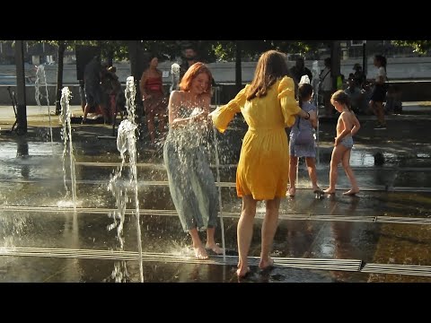 Брызги фонтана,мокрые радости и летние девушки!/Splashes of the fountain,wet joys and summer girls!