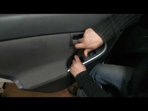 Video: Bagaimana anda melepaskan panel pintu dari Prius?