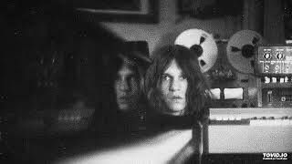 Earthstar - French Skyline - YouTube