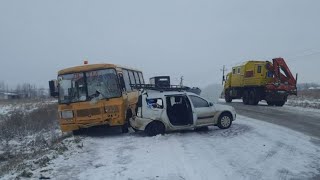 Школьный автобус попал в ДТП в Башкорстостане. Восемь человек пострадали