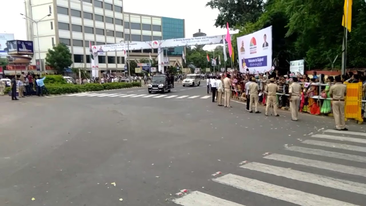NARENDRA MODI AUR JAPAN PM KA ROAD SHOW AHMEDABAD