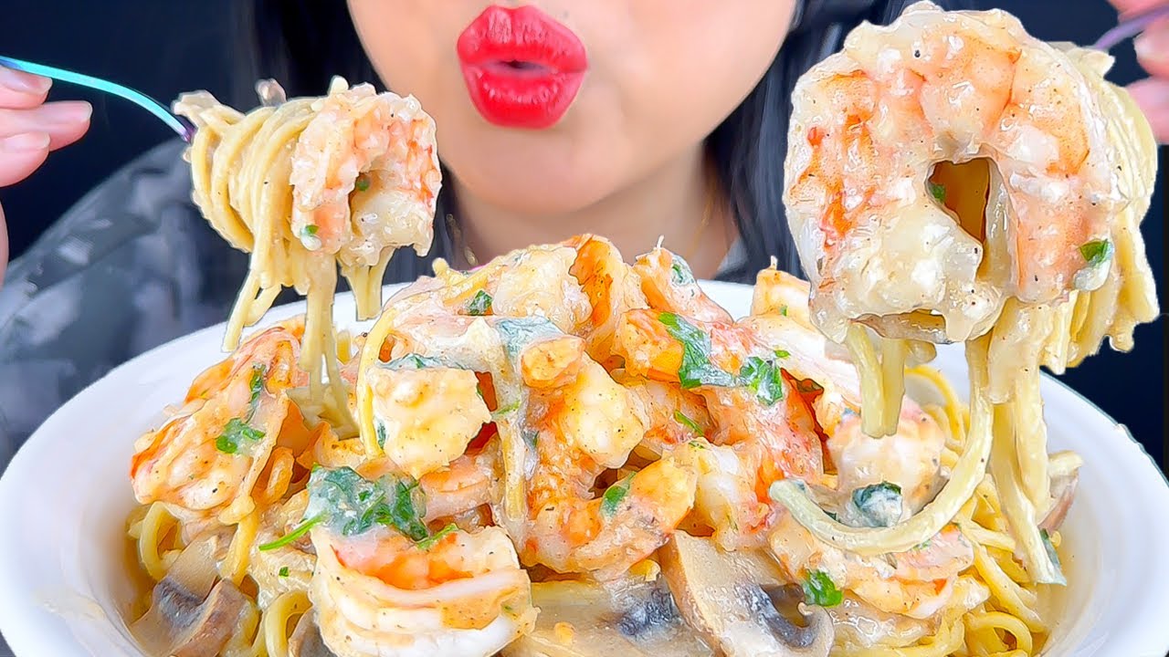 ASMR SHRIMP ALFREDO PASTA WITH MUSHROOMS