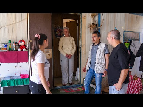Ξεχασμένοι σεισμόπληκτοι ζουν