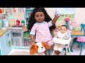 Mama doll makes breakfast for baby &amp; puppy! Play Dolls family morning