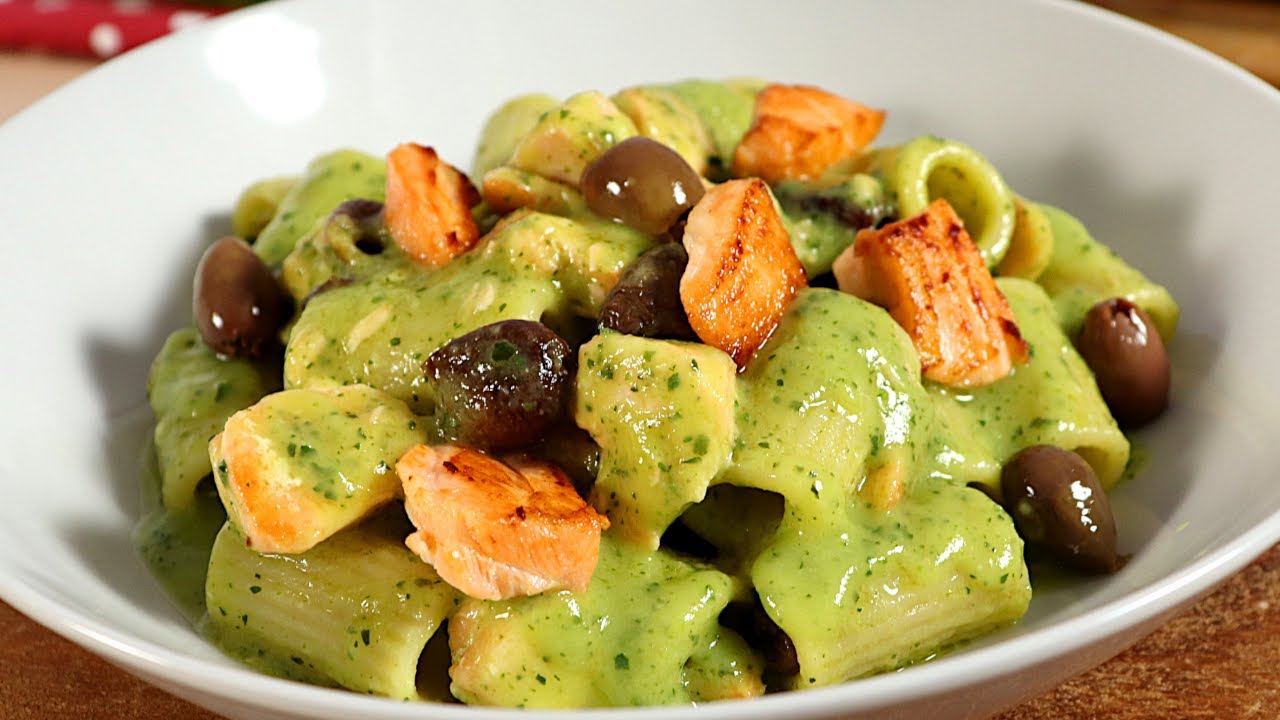 Questa è una ricetta di pasta cosi deliziosa! Pasta zucchine e salmone