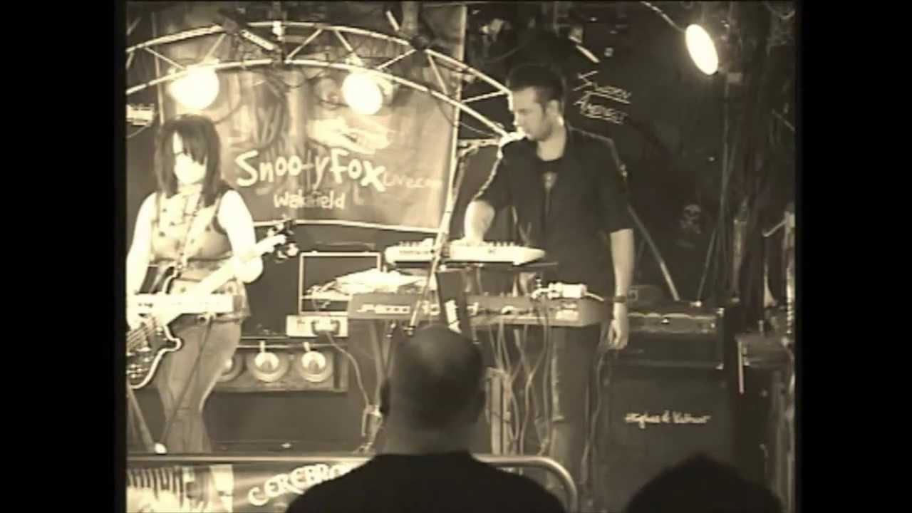 Berlyn Trilogy - Words of a Stranger (Live at Snooty Fox)