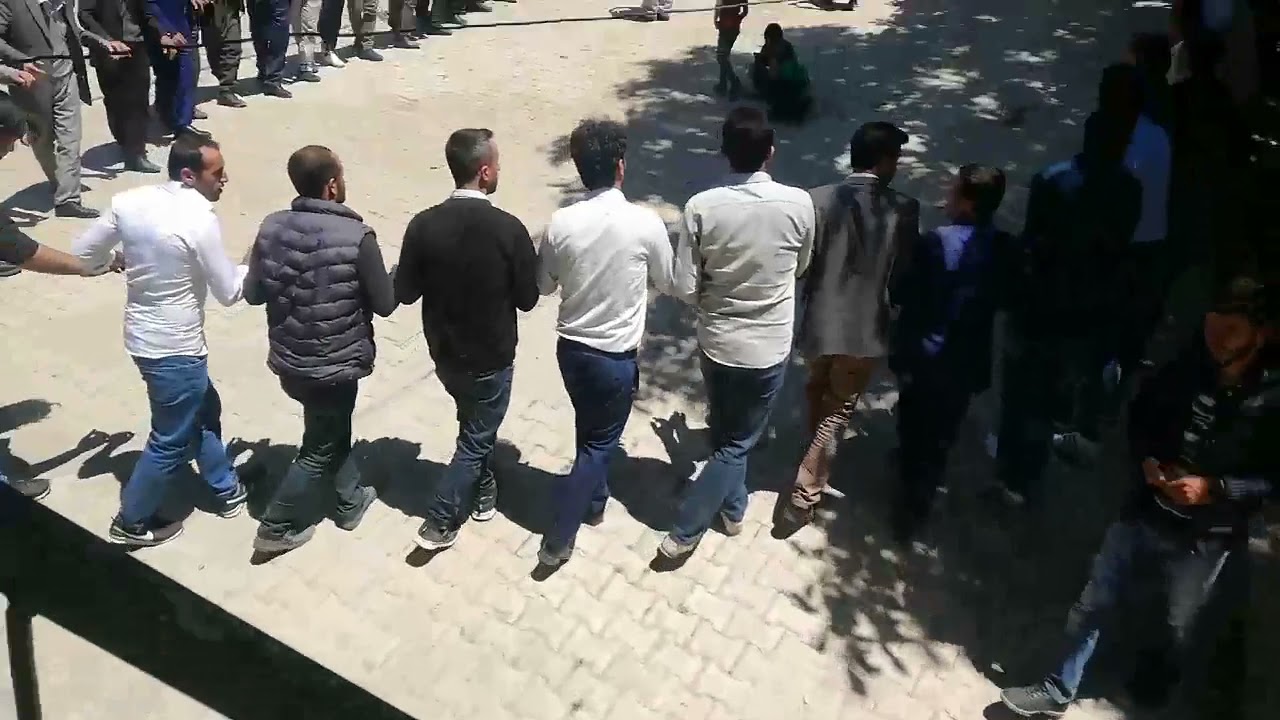 Bahçesaray(Müküs) -Yaylakonak köyü Dengbêjler Halayı 12