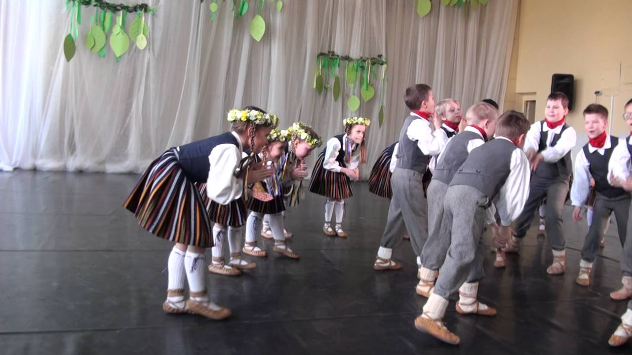 00007 Lācīt’s kāpa ozolā. TDA VEKTORS UN DZIRNAS sadancis Rīga, Lāčplēša 108 (09.04.2016)