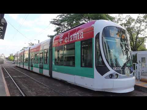 【比治山線ではレアな低床車運用】広島電鉄5100形5102(Green mover max)　5号線 広島駅行き　比治山下電停発車