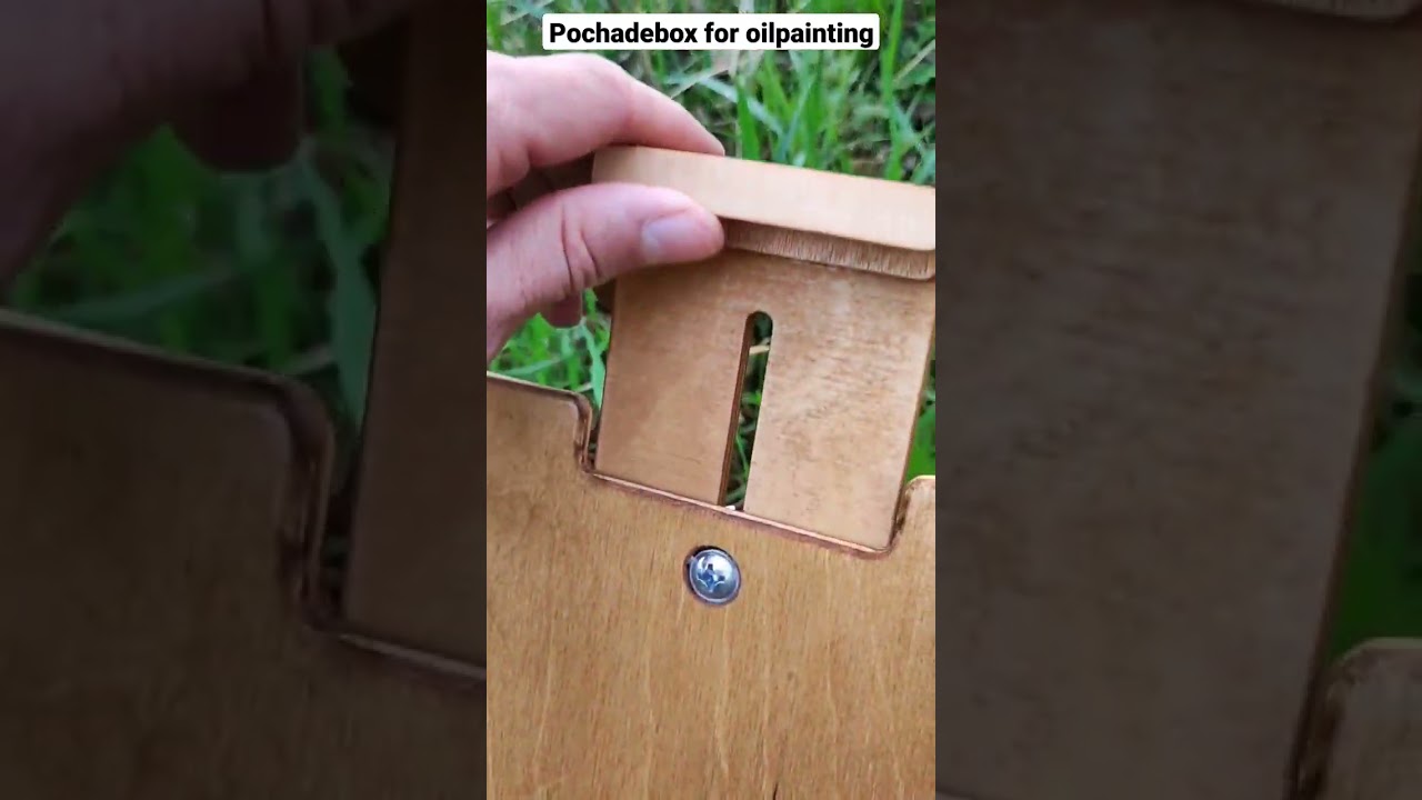 The pochades with a flat bottom, built-in wet panel carrier. Artist equipment for oilpainting