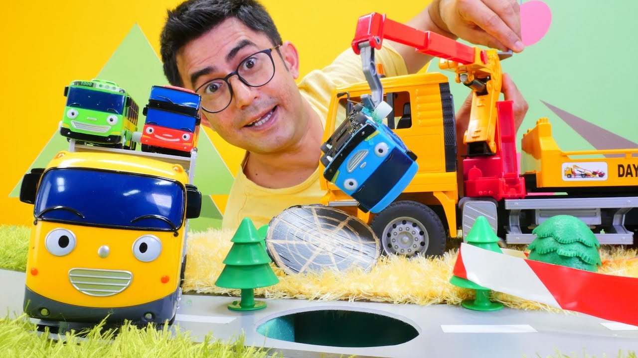 Tayo ve arkadaşlarını Robocar Poli rogardan çıkarabilecek mi?