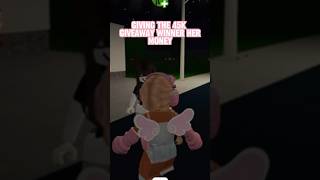 Giving the 45k giveaway winner her money #roblox #bloxburg