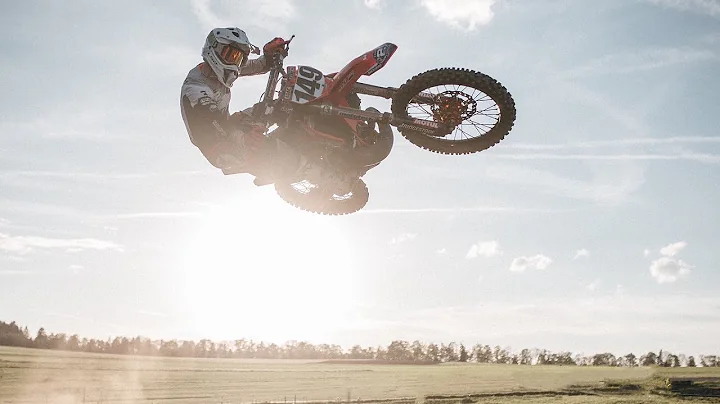 HOLYSTROKES | Sick track, big jumps and start out ...