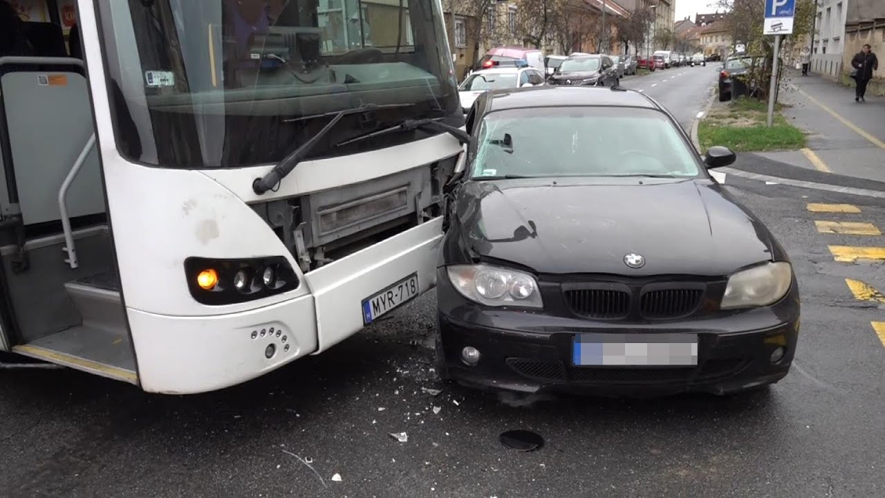 Bmw hajtott Credo busz elé Szombathelyen - videón az ütközés pillanata