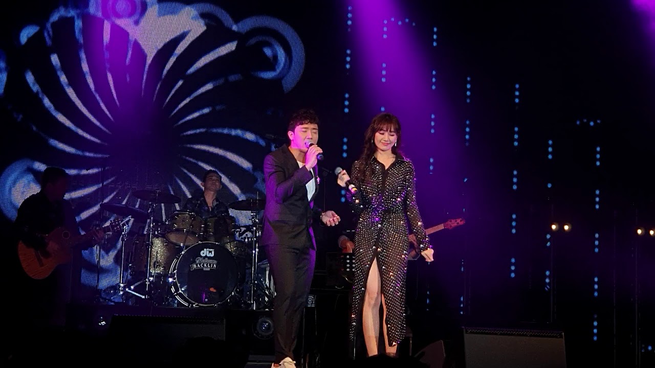 🇦🇺 Trấn Thành và Hari Won Song ca Fly me to the moon tại Melbourne 2019