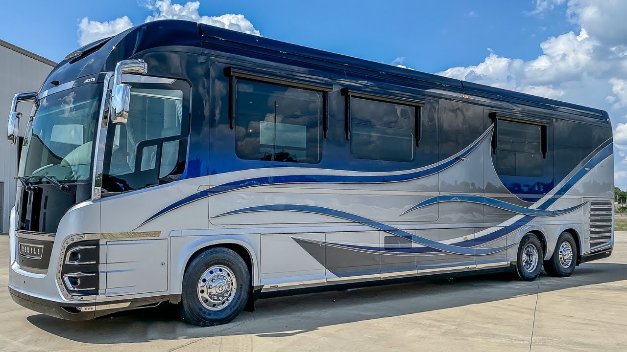 Tour of 2022 Newell Coach 1733 with NEW FLOOR PLAN!