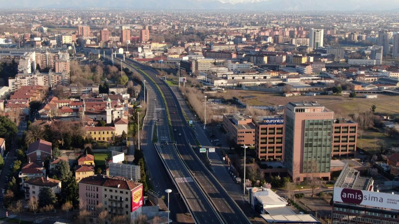 Coronavirus, Milano vista dal drone: strade deserte, palestre e centri commerciali chiusi