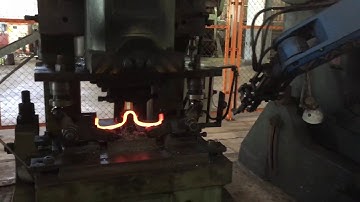 Production process of elastic rail clips