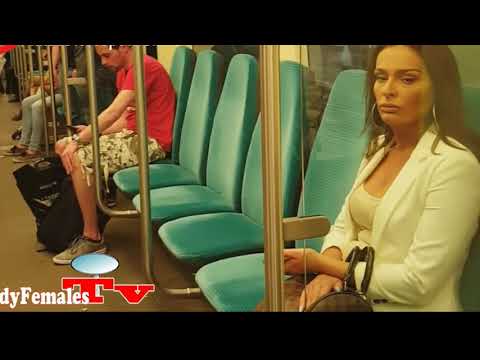 شاهد كيف ينظر النساء الى عورة الرجل في الحافلة اذا كانت ظاهرة