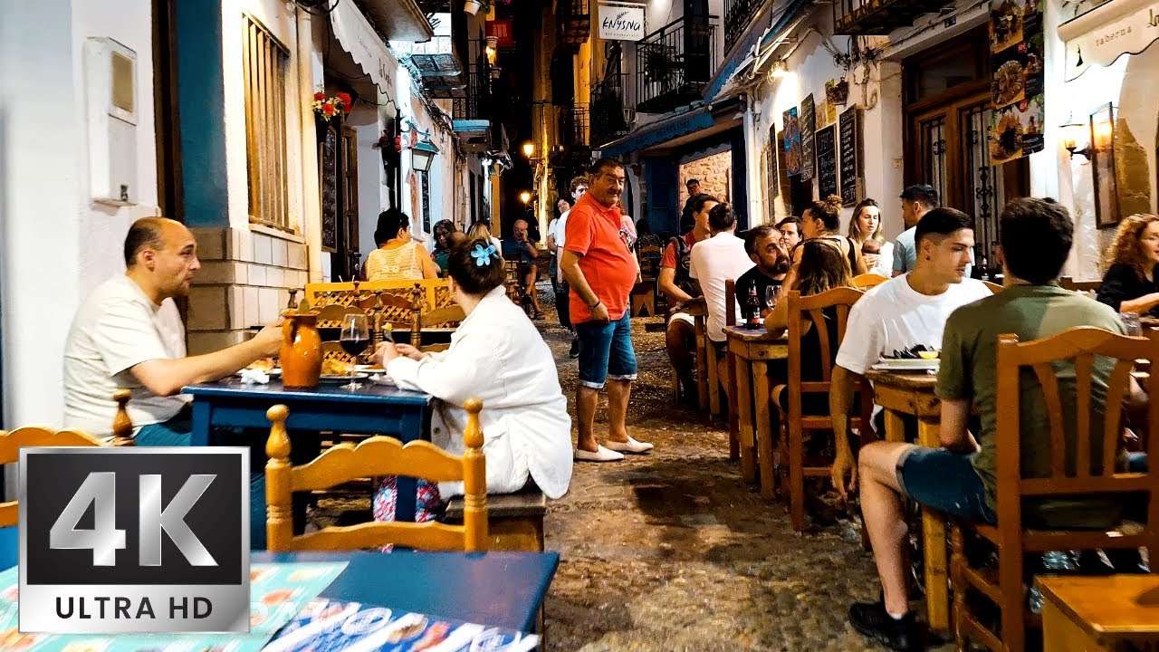 Summer Nightlife in Spain Peñiscola Walking Tour | 4k HDR