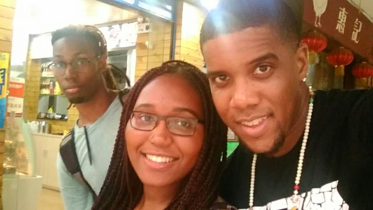 бетани менз принц яхшуа. уилл смит люди в черном 1. One two black. Natalia queen хармони вандер. One two black.