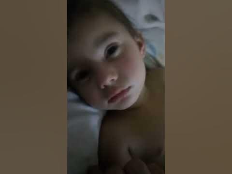 Красивая дочка спит сладко - YouTube