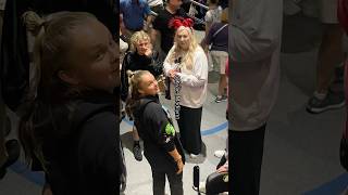 I saw Jojo Siwa and her mom at Disney! @JoJoSiwaKids @JoJoSiwa @Kylie_Madilynn #jojosiwa