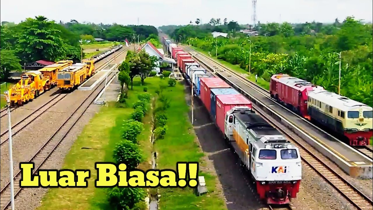KUMPULAN KERETA API BERGANTIAN LEWAT JALUR HULU PETAK ANTARA STASIUN ALASTUA DENGAN SEMARANG TAWANG