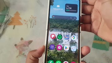 Good Lock: How to Play or Pause Track with Left Handle Long Swipe Diagonal Down (Samsung Z Flip 5)